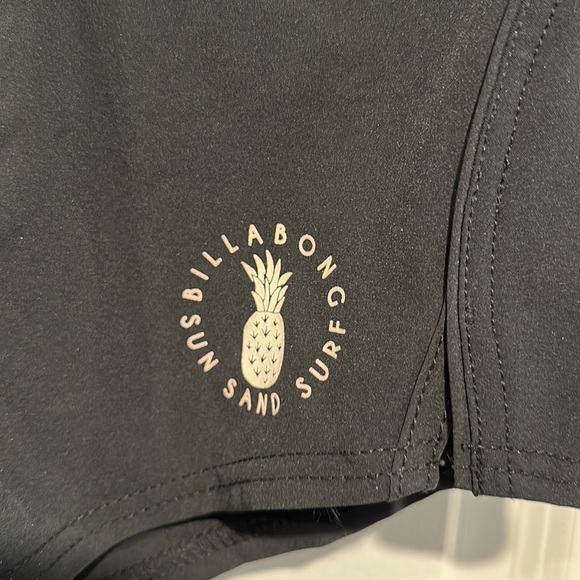 NWT-BILLABONG Womens Classic Volley Boardshort - Picture 3 of 5
